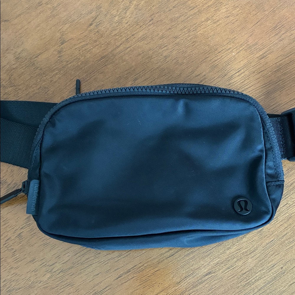 Lululemon black belt bag